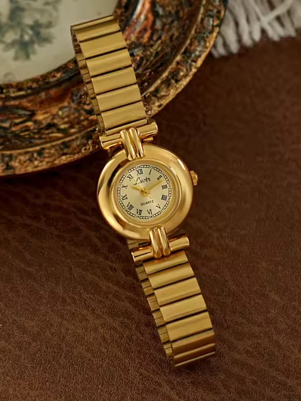 Classic Vintage Gold Women’s Watch with Roman Numeral Dial - Picture 7 of 12